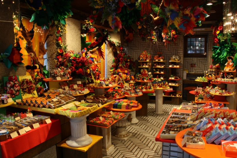 vitrine-ST BLAISE-min_candy_store_chocolate_shop_chocolate_switzerland-393515